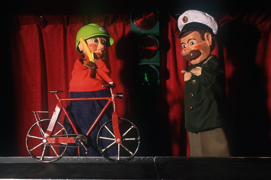 Handpuppen im Puppentheater der Polizei.