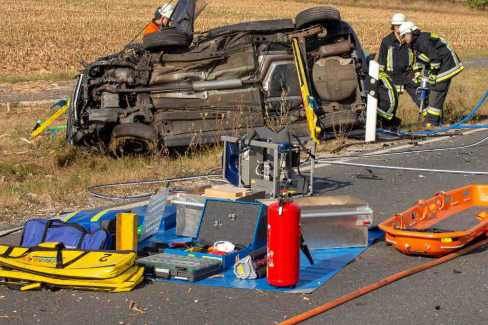 Auf der Staatsstraße 2245 in Bayern hat sich ein schwerer Unfall ereignet.