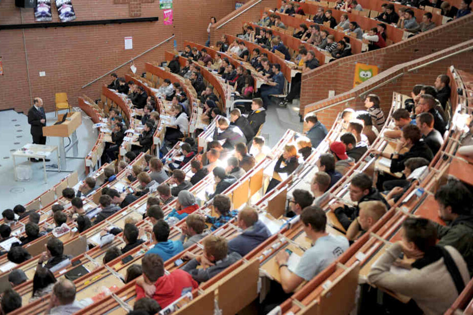 Die Hörsäle bleiben auch in den nächsten Jahrzehnten gut gefüllt. (Symbolbild)