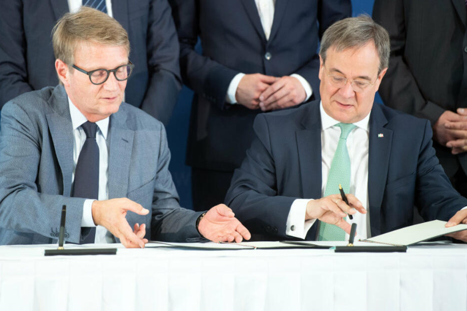 Bahn-Vorstand Ronald Pofalla (l.) und NRW-Ministerpräsident Armin Laschet (r.)