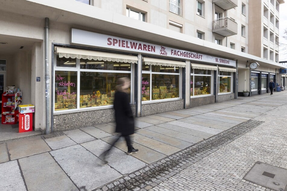 Überm Laden an der Borsbergstraße steht noch immer Simeonis Name.