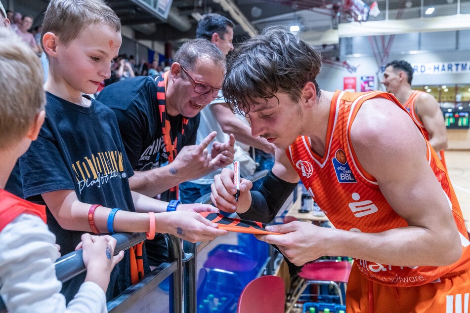 Die Autogramme von Jungprofi Luca Kellig waren gefragt.