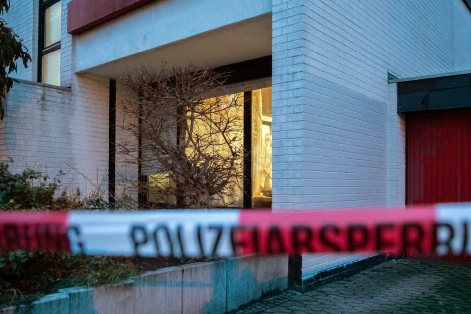 Der 34-Jährige ist tot in seiner Wohnung gefunden worden.