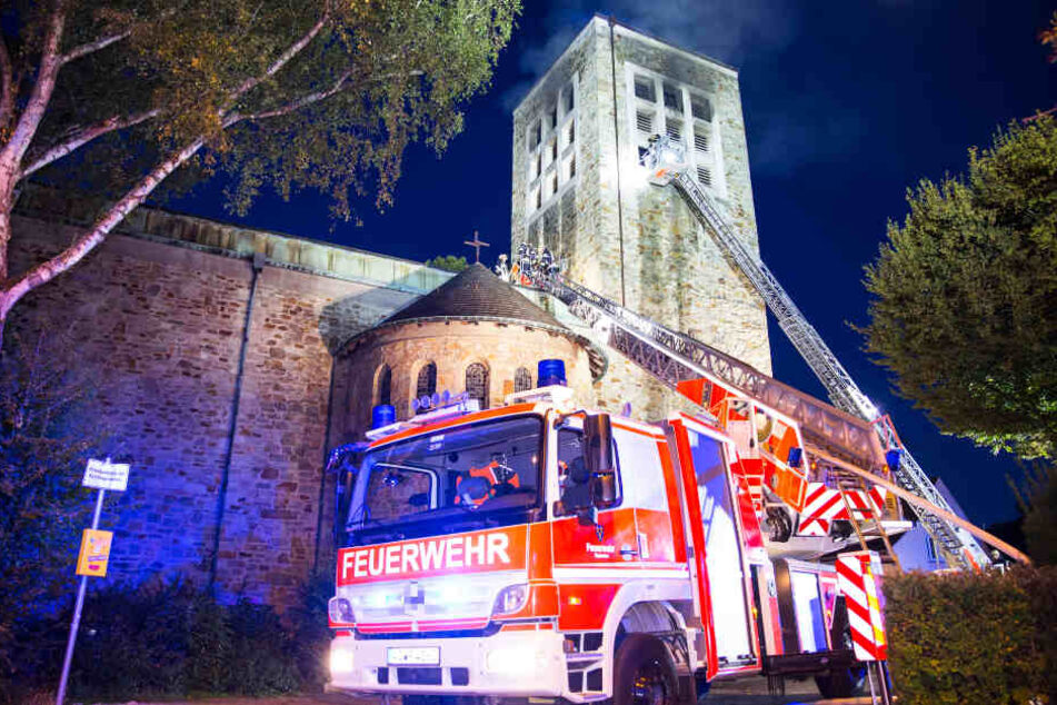 Zwei Straßen wurden wegen des Feuerwehreinsatzes voll gesperrt.