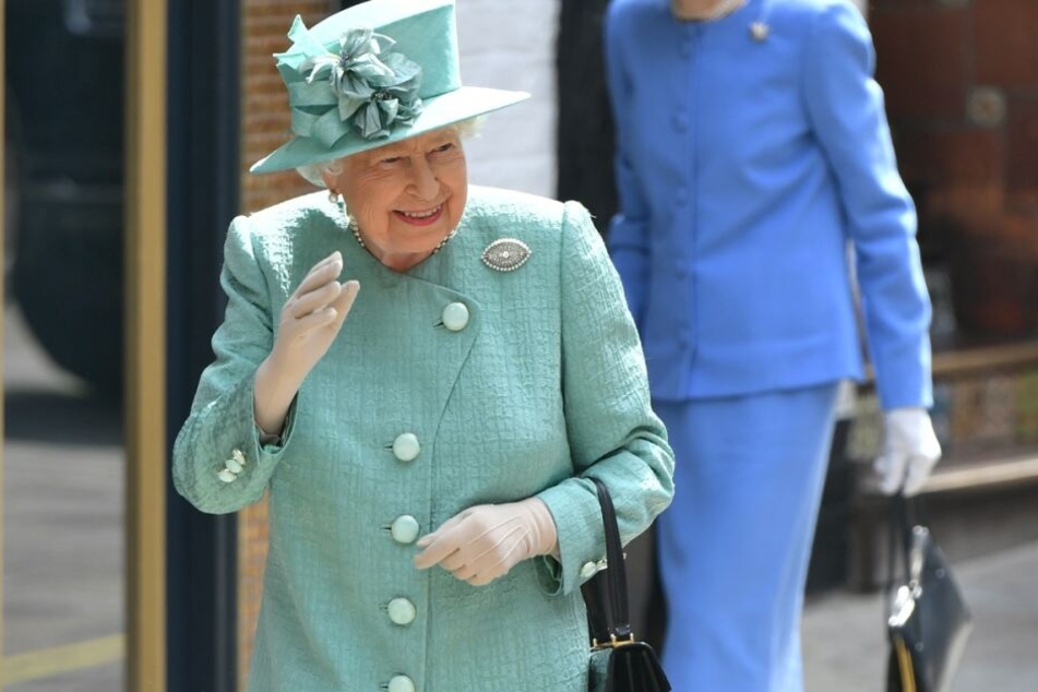 Verabschiedet sich Queen Elisabeth demnächst von ihren Ämtern?