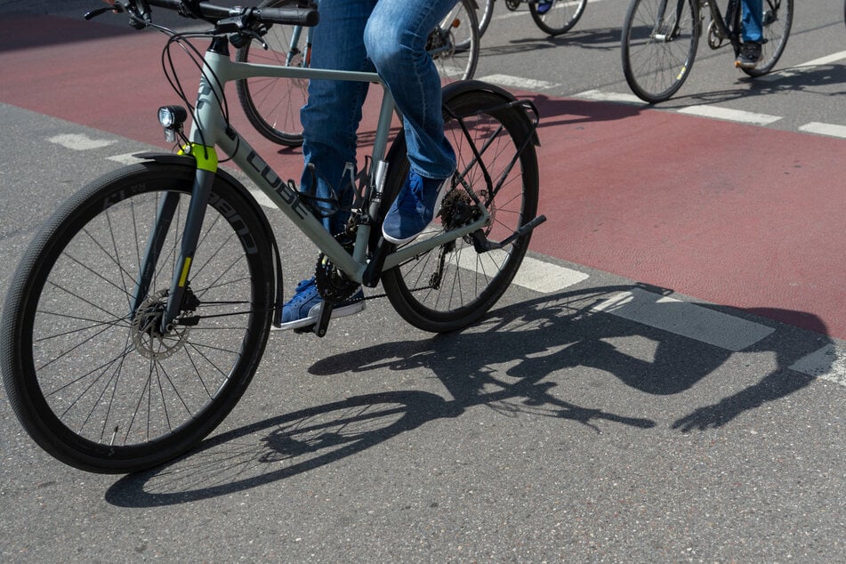 Ein Radler (25) hat mit einem Brotmesser Riesa unsicher gemacht. (Symbolfoto)