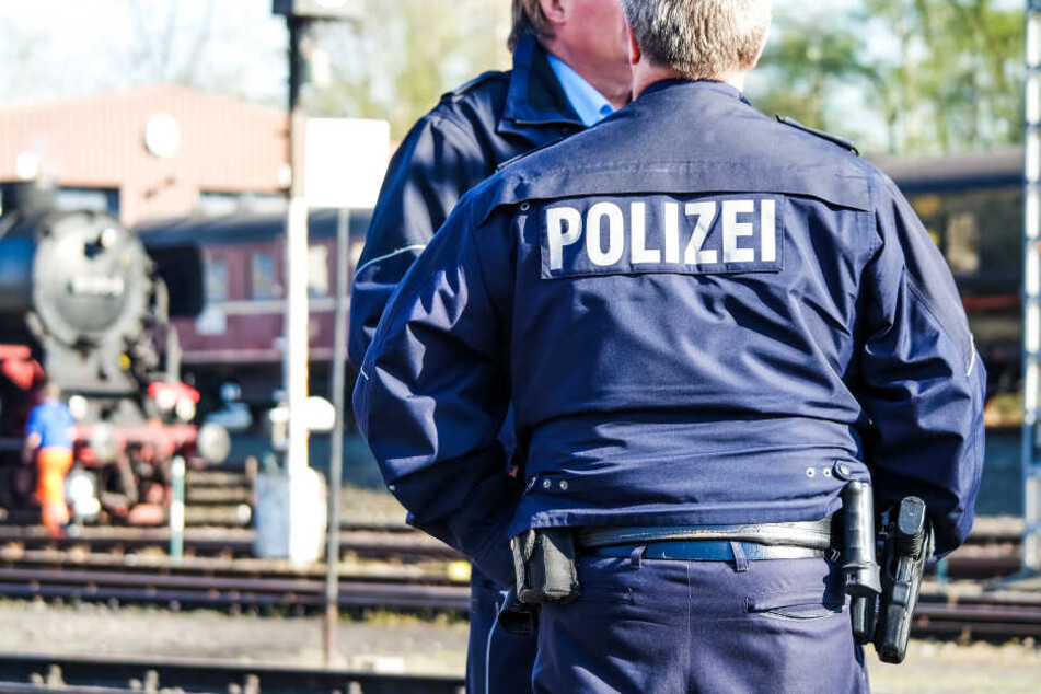Die Polizei klingelte an allen Wohnungen, fand am Ende die süße Erklärung zur Aktion. (Symbolbild)
