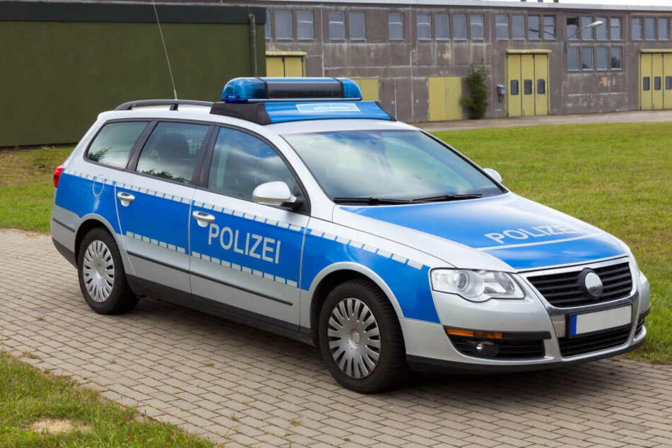Der 39-Jährige wurde in seinem Auto eingeklemmt und starb noch am Unfallort an seinen Verletzungen (Symbolbild).