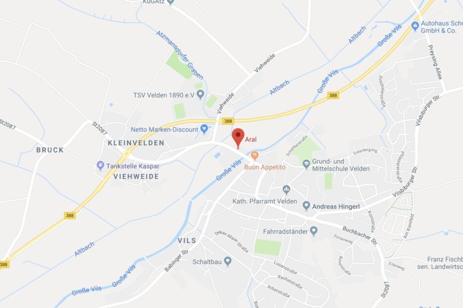 Ein Unbekannter hat die Aral-Tankstelle in der Landshuterstraße in Velden überfallen.