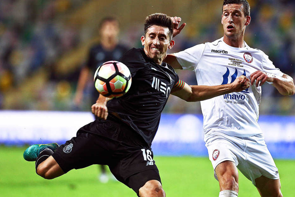 Héctor Herrera (l.) vermutet eine Intrige eines Paparazzo.