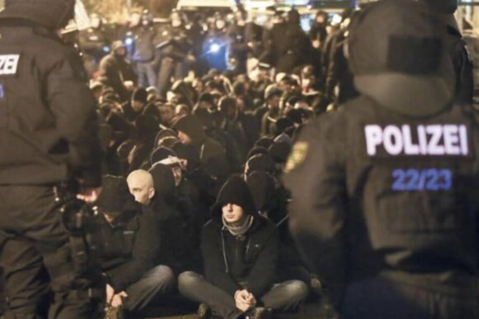 Am 11. Januar 2016 hatten mehrere hundert Rechtsextreme in Connewitz randaliert. (Archivbild)