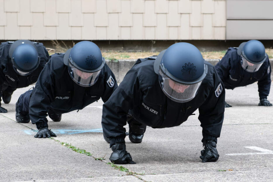 Gut gerüstet: Die Arbeit der Berliner Polizei wird am Samstag an vielen Orten der Hauptstadt benötigt.