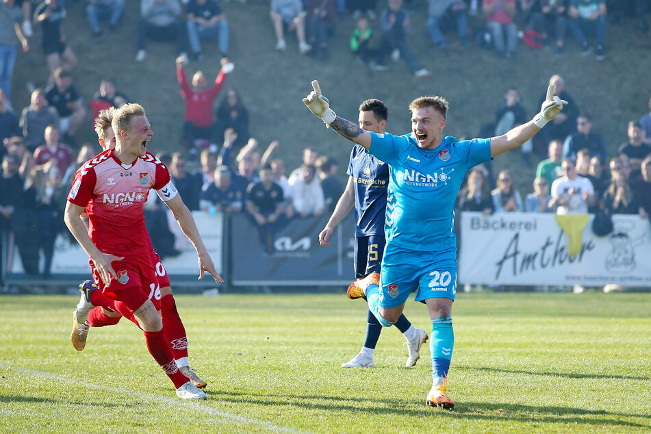 Jubel in Aubstadt! Der Regionalligist setzte sich im Bayernpokal-Halbfinale gegen den TSV 1860 München durch.