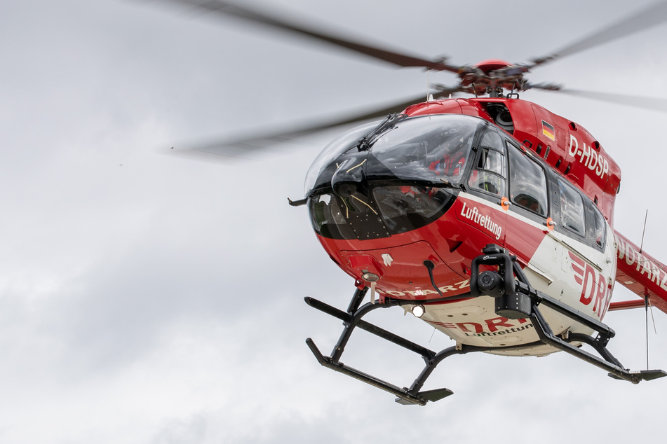 Unfall beim Überholen: Erwachsene und Mädchen (1) verletzt