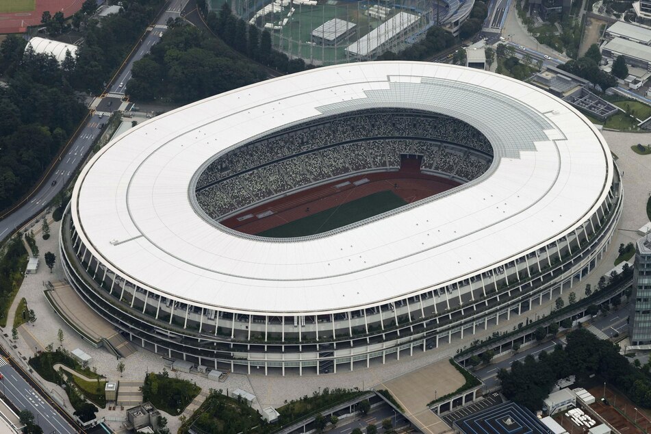 Japan, Tokio: Das Nationalstadion in Tokio, aufgenommen aus einem Hubschrauber von Kyodo News.