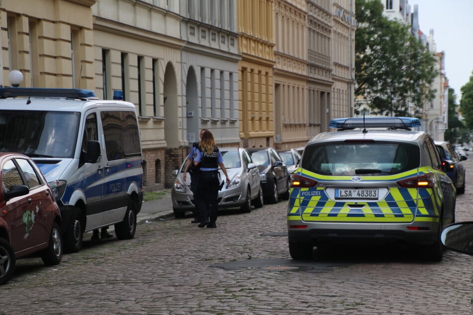 Festnahme in Halle! 20-Jähriger überfällt Penny-Markt, Zeuge verfolgt ihn