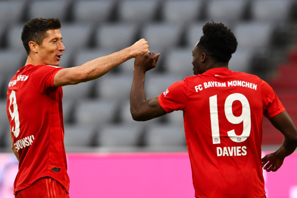 Zwei Torschützen unter sich: Robert Lewandowski (l.) und Alphonso Davies trafen beide für den FC Bayern München.