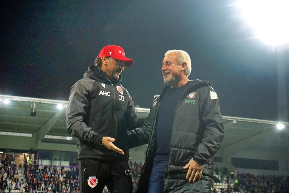 Vorm Spiel am Dienstag lachten beiden: Claus-Dieter Wollitz (59, l.) und Pavel Dotchev (59). Danach freute sich nur noch der Energie-Trainer. Für seinen Auer Kollegen wird es so langsam eng.