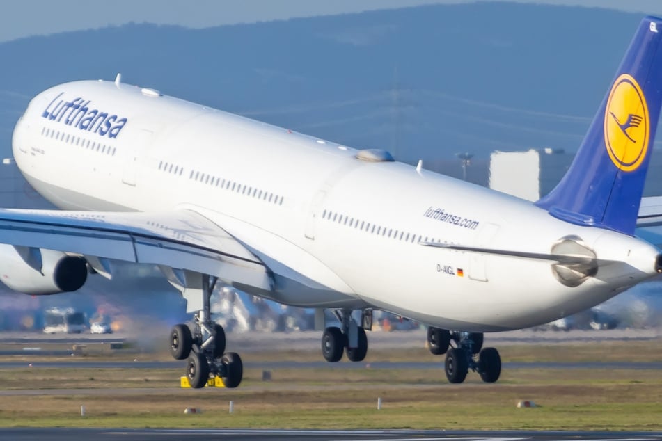 Lufthansa: Drama an Bord von Lufthansa-Maschine: Medizinischer Notfall sorgt für sofortige Landung