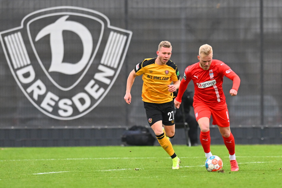 Marcel Hilßner (r.,26, gegen Dynamos Vaclav Drchal) zeigte beim Test in Dresden, dass er eine Verstärkung für Zwickau sein kann.