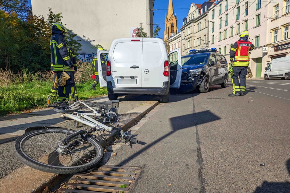 Eine Radfahrerin wurde bei einem Unfall am Donnerstag in Leipzig verletzt.