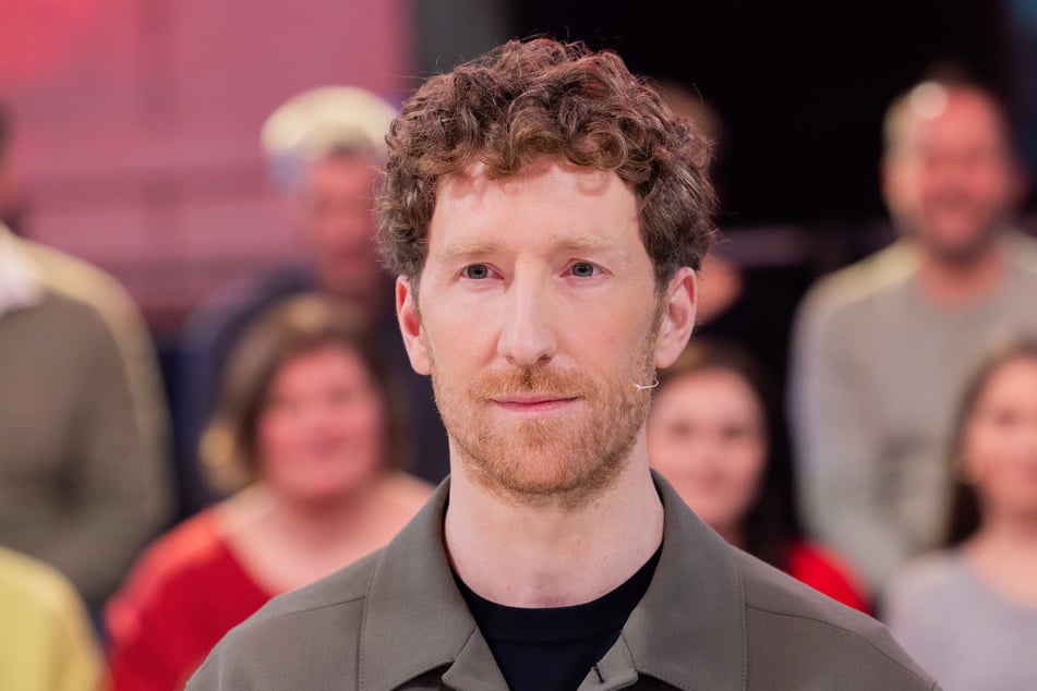 Vor allem ARD-Moderator Louis Klamroth (36) bekommt sein Fett weg.