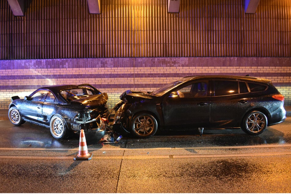 Ein Toyota und ein Ford waren im Tunnel unter dem Askanischen Platz zusammengekracht.