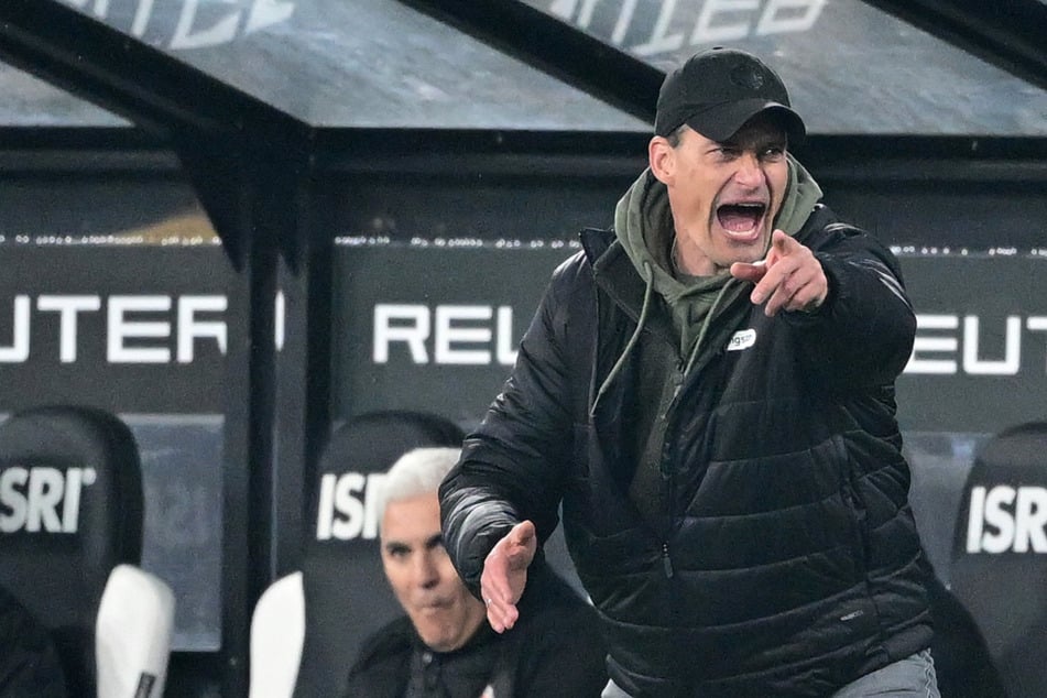 St. Paulis Trainer Alexander Blessin (52) nahm nach der Niederlage kein Blatt vor den Mund.