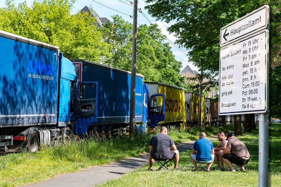 Dresden: Jedes Wochenende wieder: Stauffenbergallee wird zum größten Freiluft-Klo der Stadt