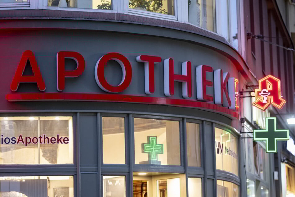 Mehrere Apotheken öffnen ihre Türen auch an Weihnachten - wer Notdienst hat, erfahrt Ihr in unserer Übersicht und auf der Apotheken-Umschau-Website.