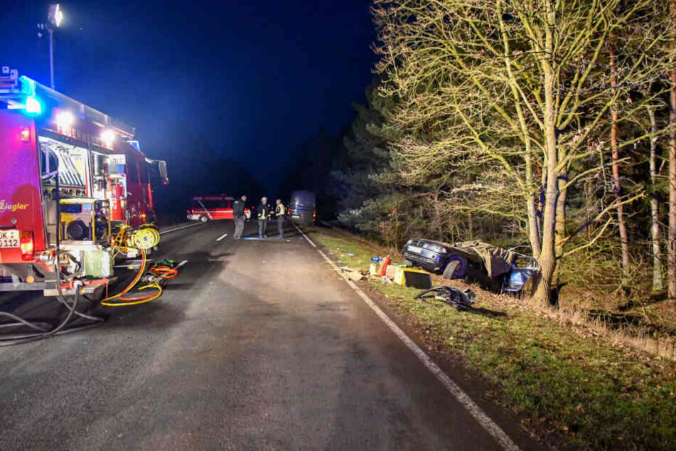 Am Freitag kam mindestens eine Person bei einem schweren Verkehrsunfall in Sachsen-Anhalt ums Leben.