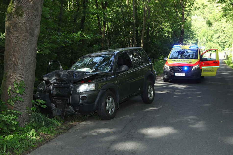Rettungssanitäter mussten sich um eine verletzte Person kümmern.