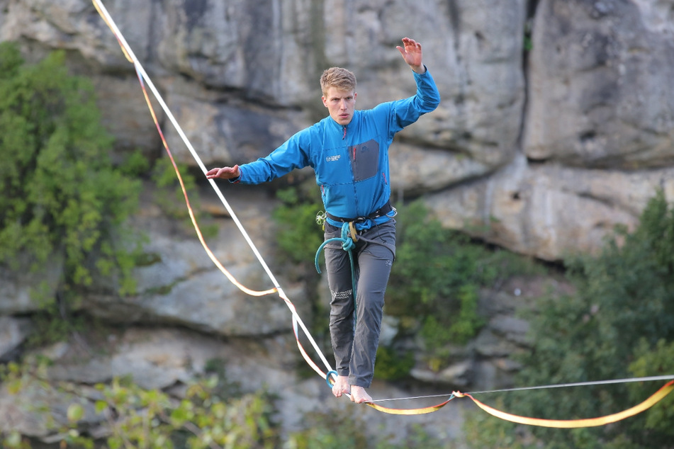 Ein Drahtseilakt: Seilakrobat Ruben Langer (27) balancierte gestern über die Bärengarten-Schlucht zum neuen Weltrekord.