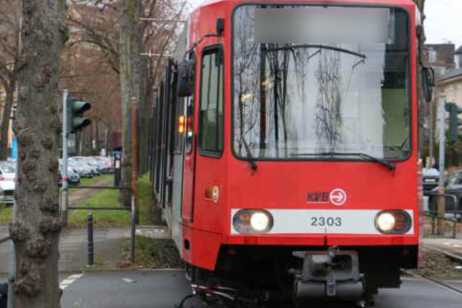 Mitten im Karnevalstreiben: 20-Jährige in Köln von Straßenbahn getötet