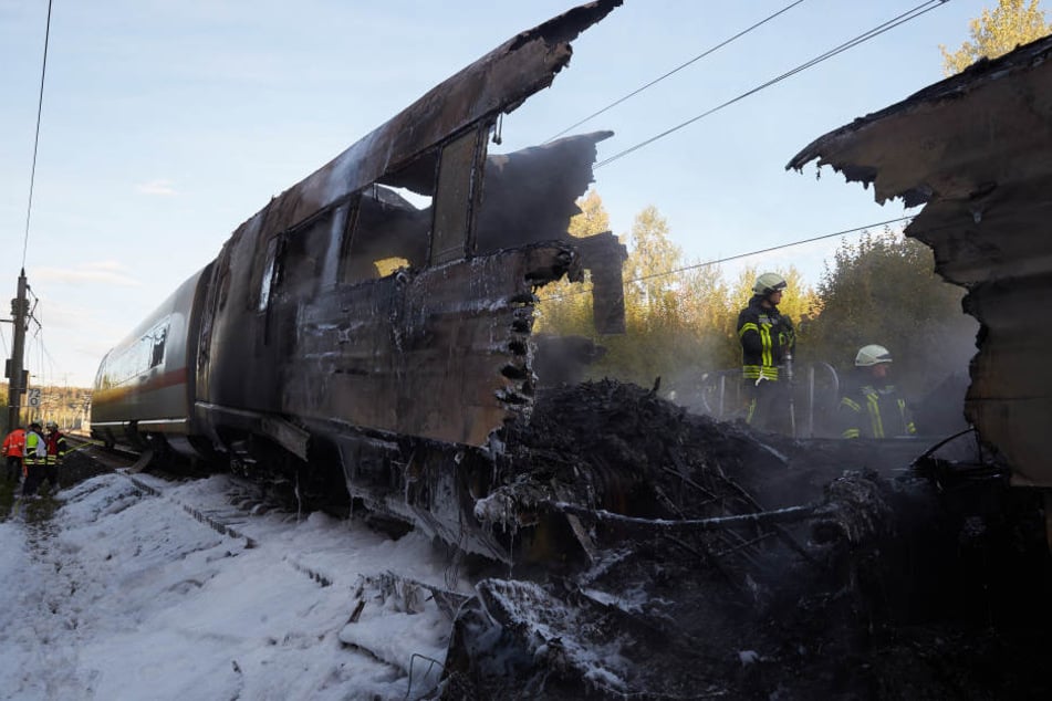Das Feuer zerstörte den letzten Zugteil komplett.