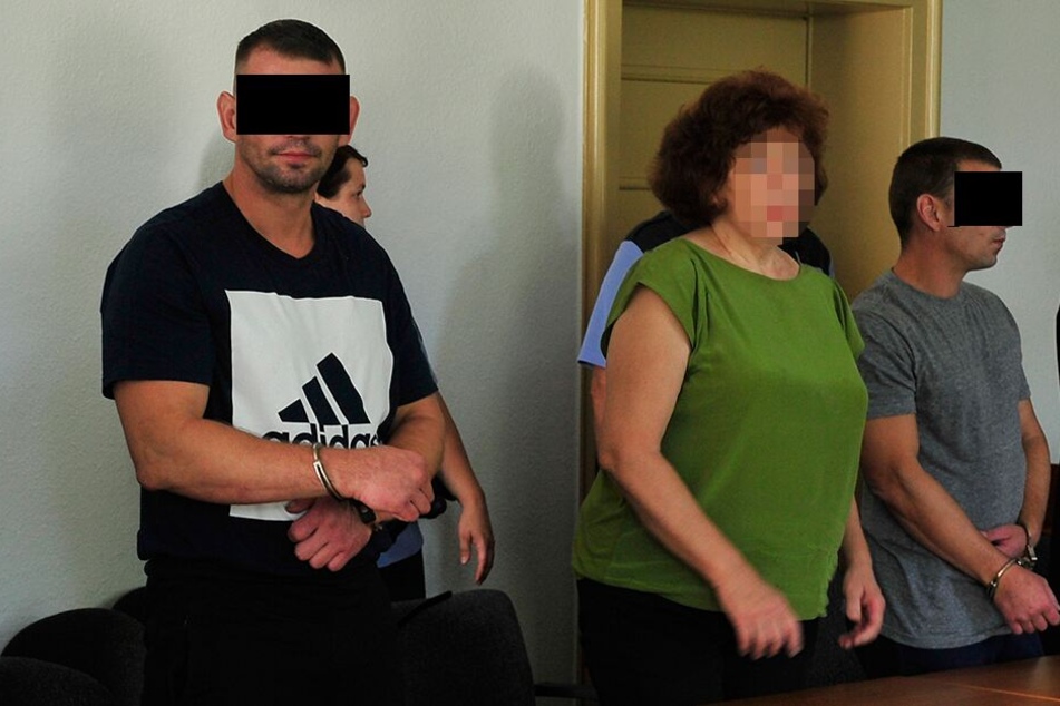 Berufungs-Prozess am Landgericht Chemnitz: Viktors M. (34, l.) und Sergejs M. (40) wurden wegen Raubes zu jeweils einem Jahr und sechs Monaten Haft verurteilt.