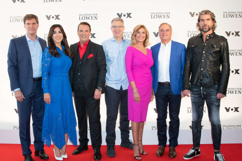 Die Investoren der sechsten Stafffel der Vox-Show "Die Höhle der Löwen"(l-r): Carsten Maschmeyer, Judith Williams, Ralf Dümmel, Frank Thelen, Dagmar Wöhrl, Georg Kofler und Nils Glagau.