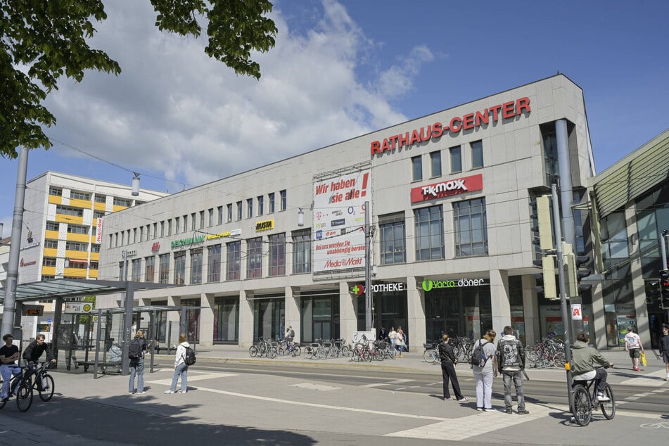 Ein Juwelier im Dessauer Rathaus-Center ist ausgeraubt worden.
