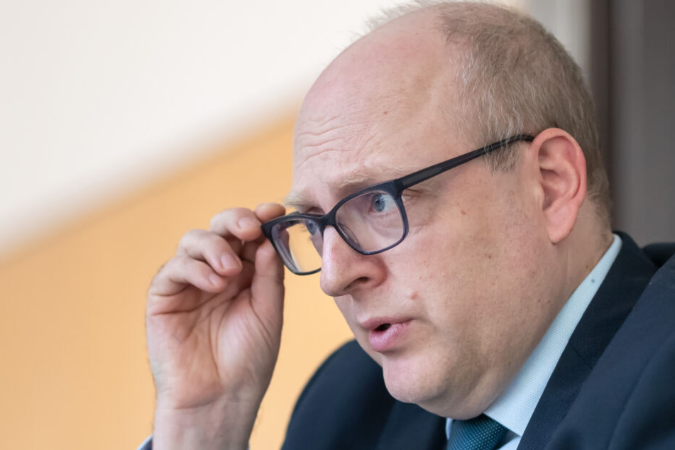 Die Ausgaben für Familien, die Hilfe benötigen, sind enorm gestiegen, so Kämmerer Sven Schulze (46, SPD).