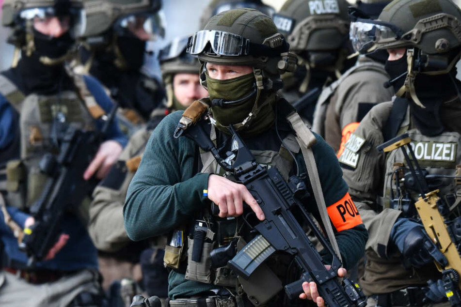 Am Sonntagabend rückte ein SEK-Kommando der Polizei in Wiesbaden an (Symbolbild).