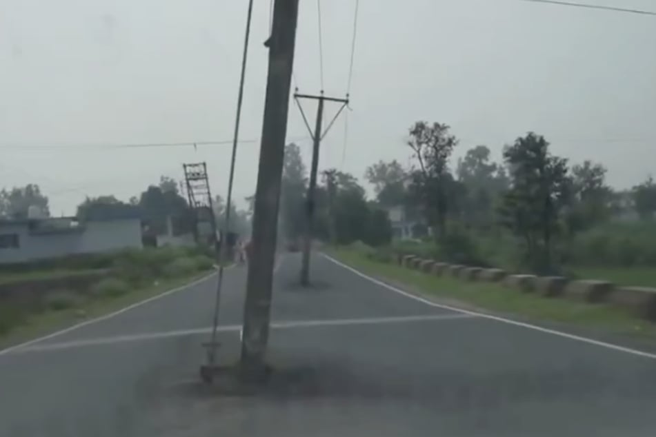 La perspective à bord le montre clairement : qui roule en voiture ici doit faire preuve de compétences de conduite.