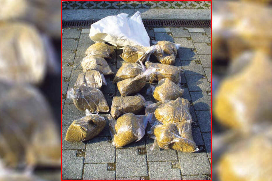 Diese 60 Kilo Rauchtabak entdeckten Zöllner am 6. April bei der Kontrolle einer aus Polen eingereisten Autofahrerin (51) in Bad Muskau.
