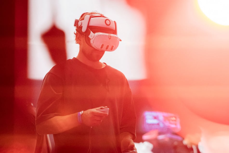 Mittels VR-Brillen können Besucherinnen und Besucher des Straßenbahn-Museums am kommenden Sonntag eine Zeitreise durchs Köln der Kaiserzeit unternehmen. (Symbolbild)