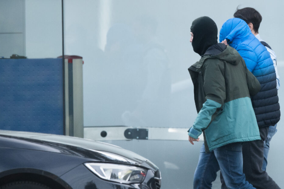 Nazi-Terrorzelle zerschlagen: Erste Verdächtige vorm Haftrichter