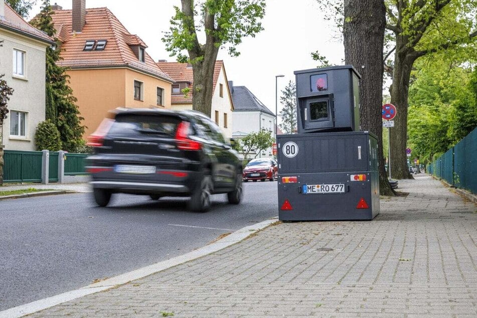 Der mobile Blitzer-Anhänger ist neuer "Shooting-Star", erwischte bereits zahlreiche Fahrer.