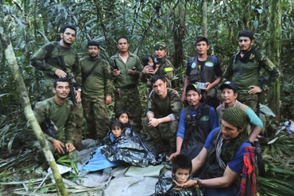 Am ersten Mai stürzte die Maschine ab. Die vier Kinder überlebten nicht nur den Absturz, sondern auch 40 Tage im Dschungel.