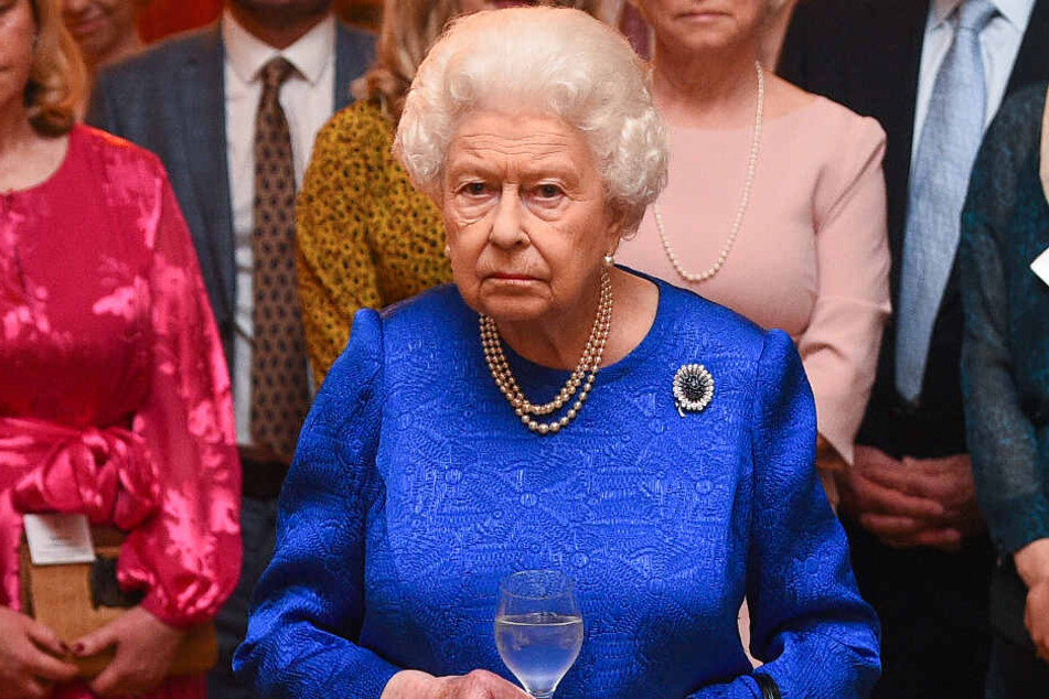 Mit Herzogin Meghan (38) und Prinz Harry (35) wird Queen Elisabeth (93) dieses Weihnachten nicht anstoßen können...