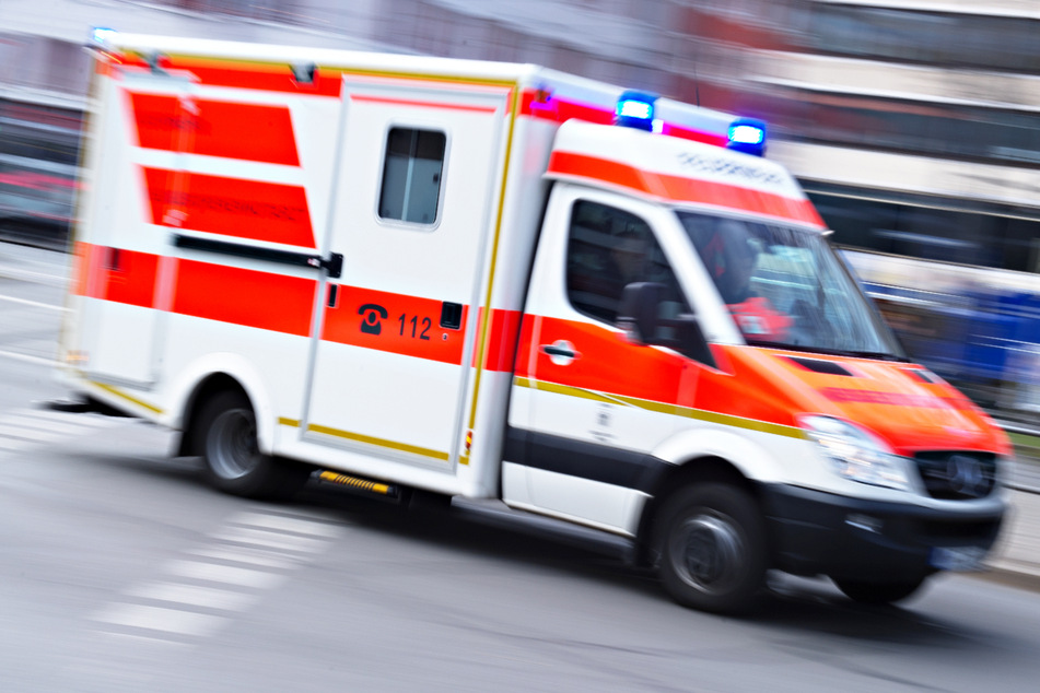 Ein 66 Jahre alter Mann ist bei einer Verpuffung in einer Obdachlosenunterkunft in München verletzt worden. (Symbolbild)