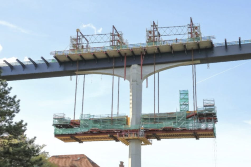 Die Vouten verbinden fünf Pfeiler fest mit der Brücke.