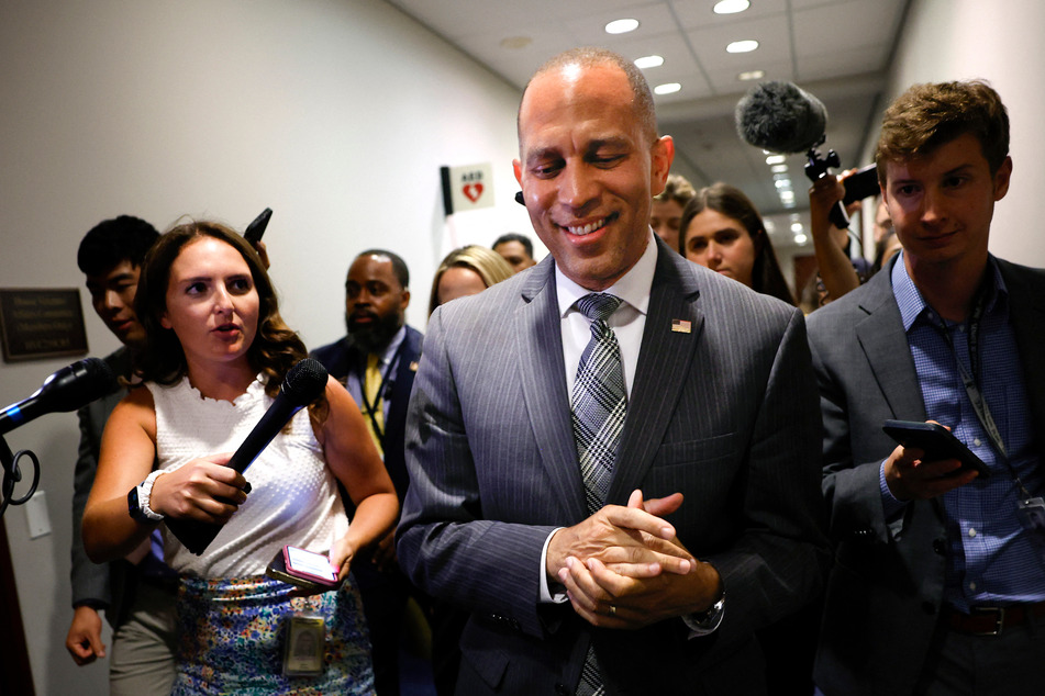 House Minority Leader Hakeem Jeffries (c.) reiterated his support for President Joe Biden after Tuesday's meeting.